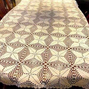 Set Elegant white Hand Crochet Tablecloth 
Measures 60 inches wide x 95 inches